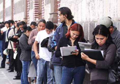 Desemprego entre os jovens é mais que o dobro da média nacional e perda de renda varia entre 26% e 34%.