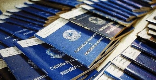 Antes da pandemia, em 2018 e 2019, essa faixa liderou o saldo de vagas criadas. Sociólogo explicou ao Vermelho que trabalhador menos especializado está mais vulnerável.
