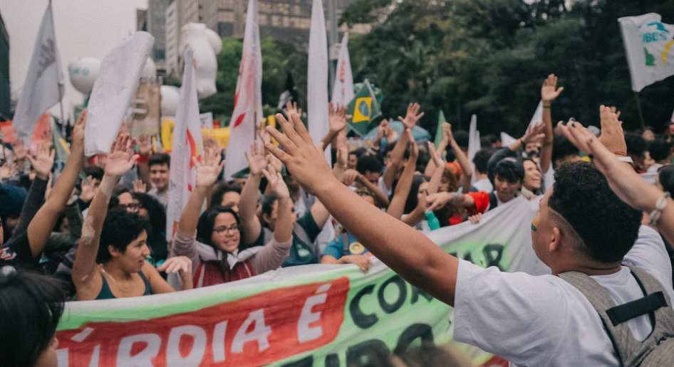 100 mil pessoas se concentraram no Masp, na Avenida Paulista, e saíram em passeata até a Praça da República